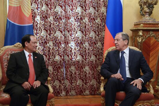 Russian Minister of Foreign Affairs Sergei Lavrov meets with ASEAN Secretary General H. E. Le Luong Minh