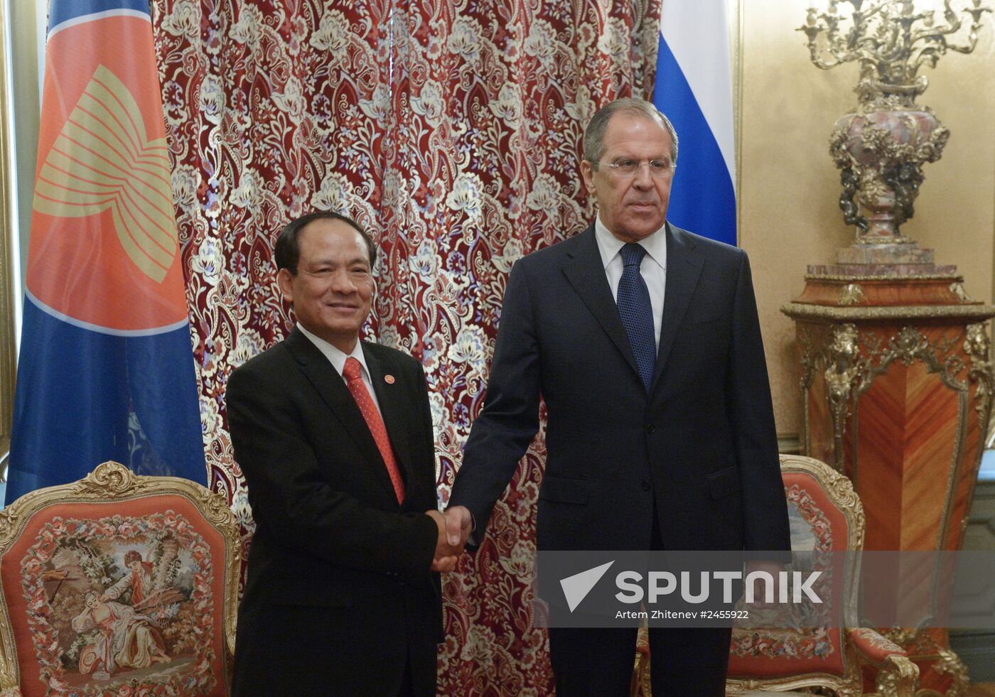 Russian Minister of Foreign Affairs Sergei Lavrov meets with ASEAN Secretary General H. E. Le Luong Minh
