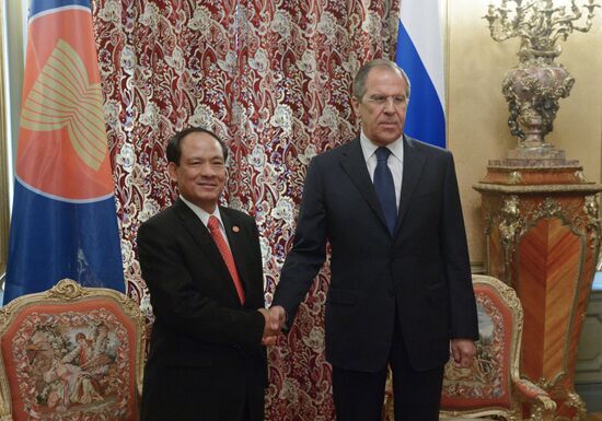 Russian Minister of Foreign Affairs Sergei Lavrov meets with ASEAN Secretary General H. E. Le Luong Minh