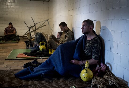 Soldiers of Ukrainian army taken captive by Lugansk militia