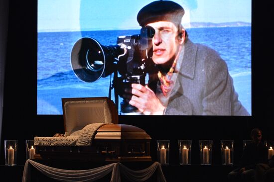 Paying last respects to TV cameraman Anatoly Klyan