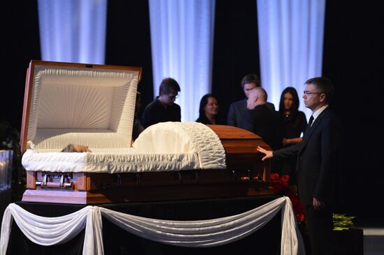 Paying last respects to TV cameraman Anatoly Klyan