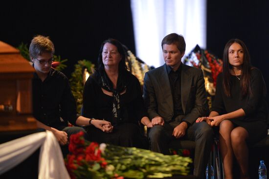 Paying last respects to TV cameraman Anatoly Klyan