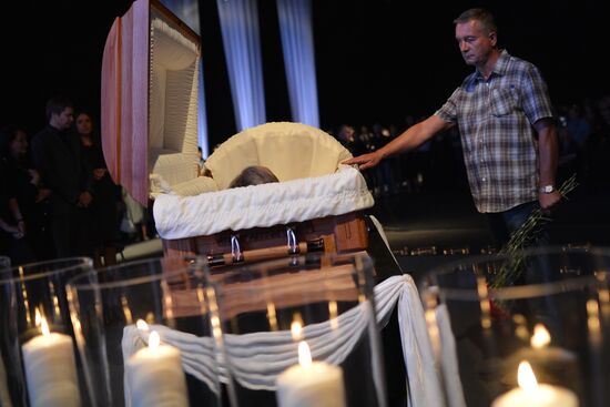 Paying last respects to TV cameraman Anatoly Klyan