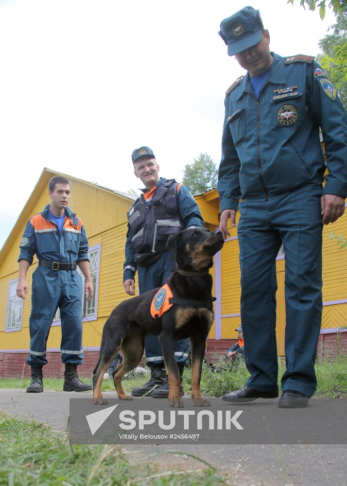 Exercise involving canine squads of Russian Emergencies Ministry