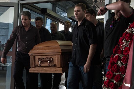 Paying last respects to TV cameraman Anatoly Klyan