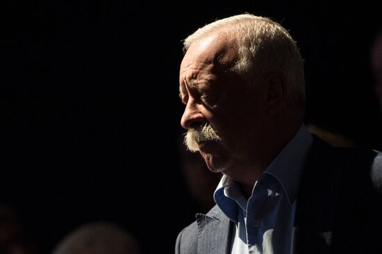 Paying last respects to TV cameraman Anatoly Klyan