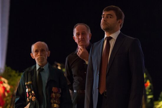 Paying last respects to TV cameraman Anatoly Klyan