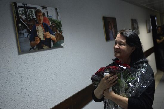 Paying last respects to TV cameraman Anatoly Klyan