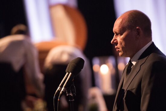 Paying last respects to TV cameraman Anatoly Klyan