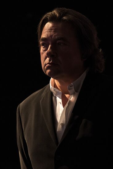 Paying last respects to TV cameraman Anatoly Klyan