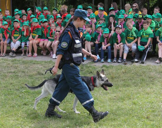 Exercise involving canine squads of Russian Emergencies Ministry