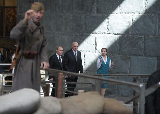 Vladimir Putin visits Belarus