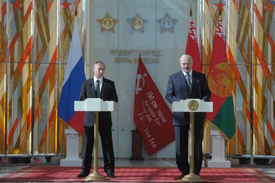 Vladimir Putin visits Belarus