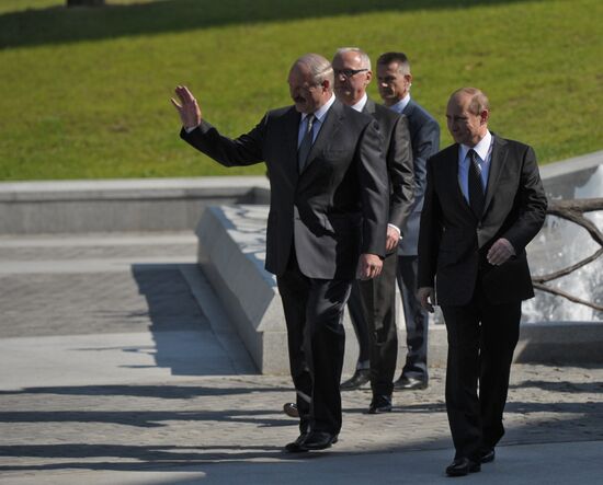 Vladimir Putin visits Belarus