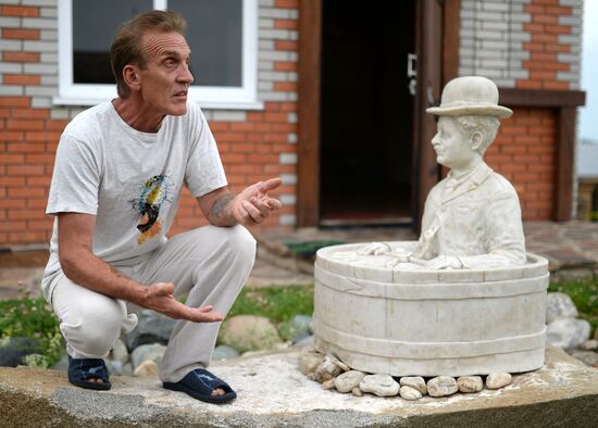 Sculptor Vladimir Voichishin of Altai Region