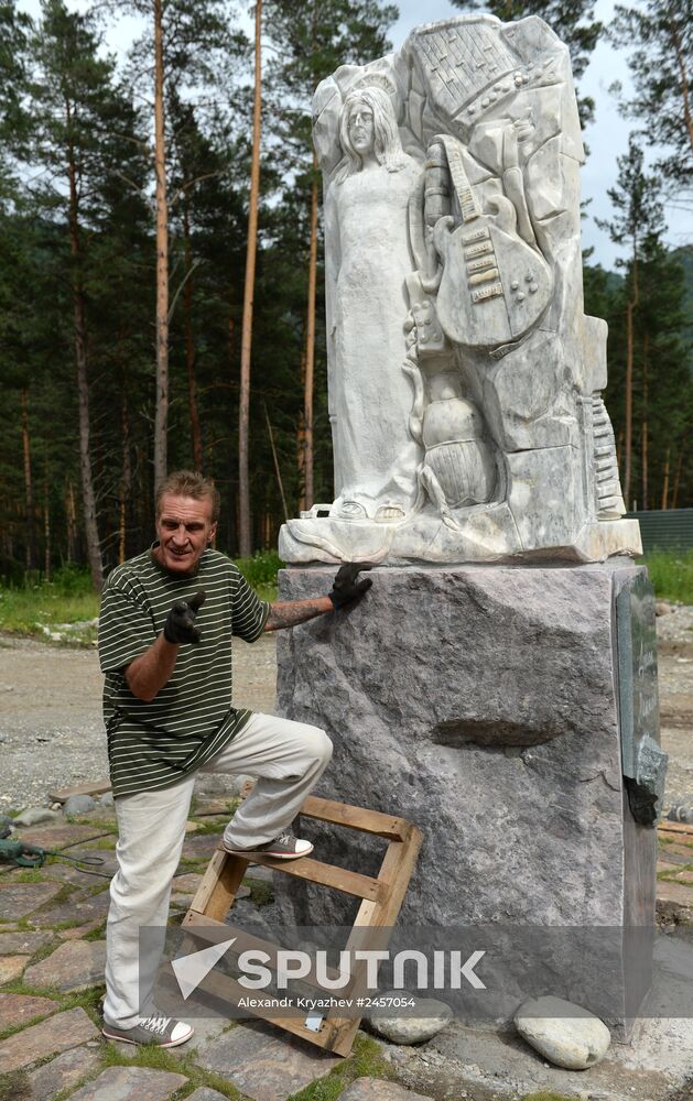Sculptor Vladimir Voichishin of Altai Region