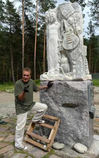 Sculptor Vladimir Voichishin of Altai Region