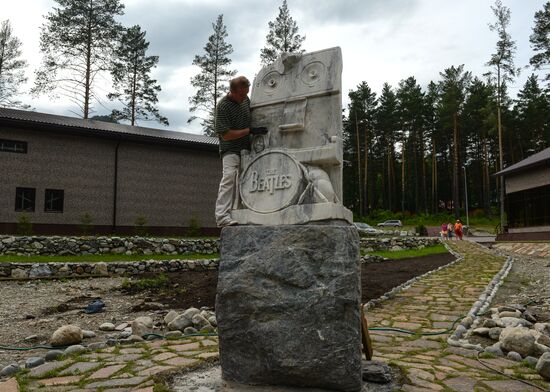 Sculptor Vladimir Voichishin of Altai Region