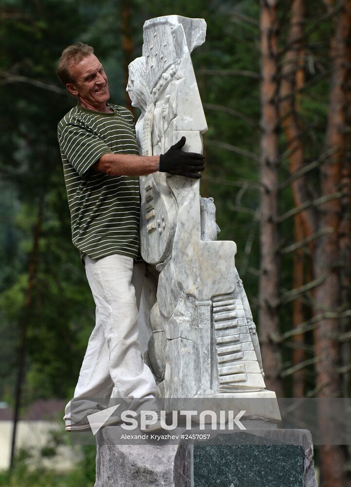 Sculptor Vladimir Voichishin of Altai Region