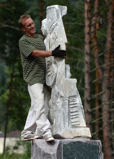 Sculptor Vladimir Voichishin of Altai Region