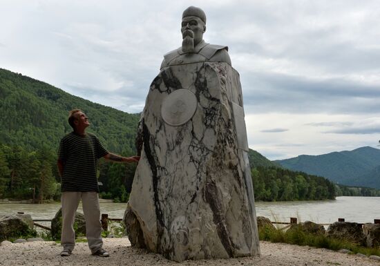 Sculptor Vladimir Voichishin of Altai Region