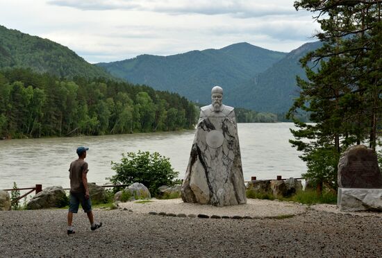 Sculptor Vladimir Voichishin of Altai Region