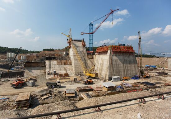 Construction of Nizhne-Bureyskaya hydroelectric power plant