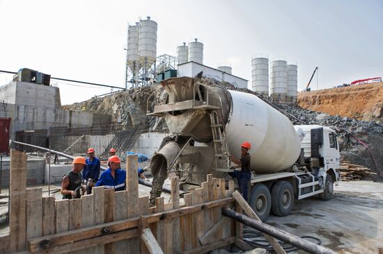 Construction of Nizhne-Bureyskaya hydroelectric power plant