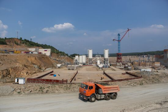 Construction of Nizhne-Bureyskaya hydroelectric power plant