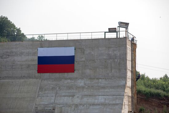 Construction of Nizhne-Bureyskaya hydroelectric power plant