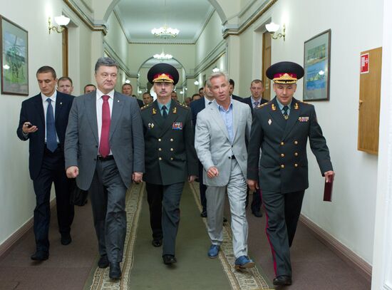 New minister Valery Geletey introduced to Ukrainian defnse ministry staff