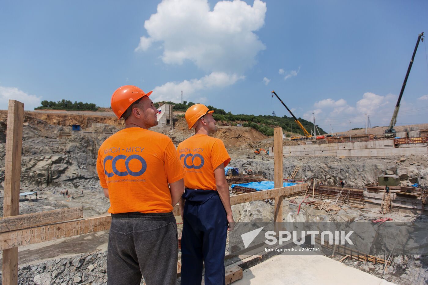 Construction of the Nizhne-Bureiskaya hydropower station