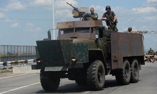 Column of self-defense forces vehicles enter Donetsk