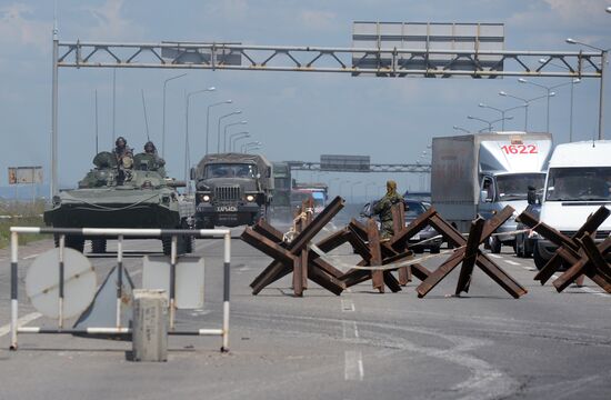 Column of self-defense forces vehicles enter Donetsk