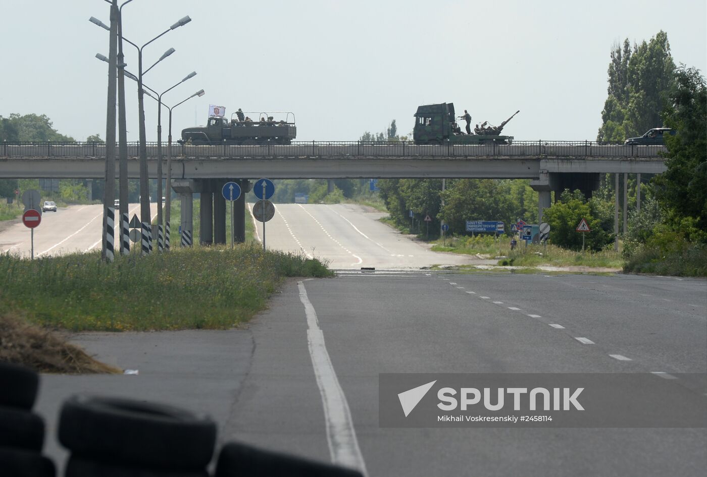 Column of self-defense forces vehicles enter Donetsk