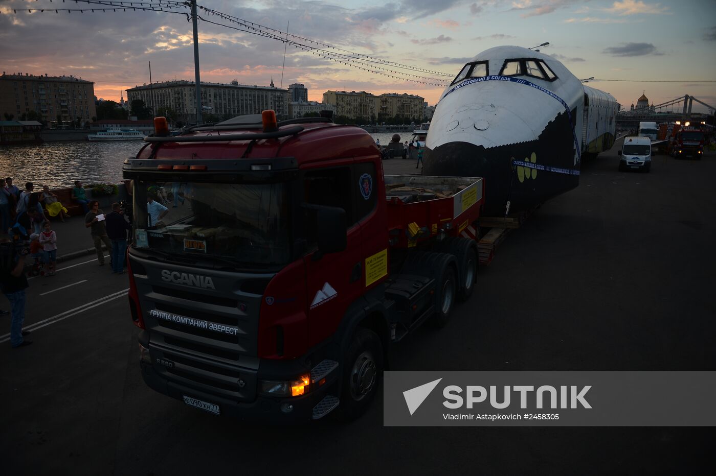 Transporting a mockup of the Buran space shuttle to VDNKh