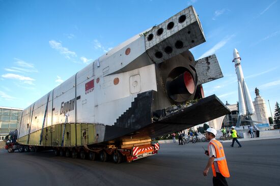 Buran spacecraft model transported to VDNKh