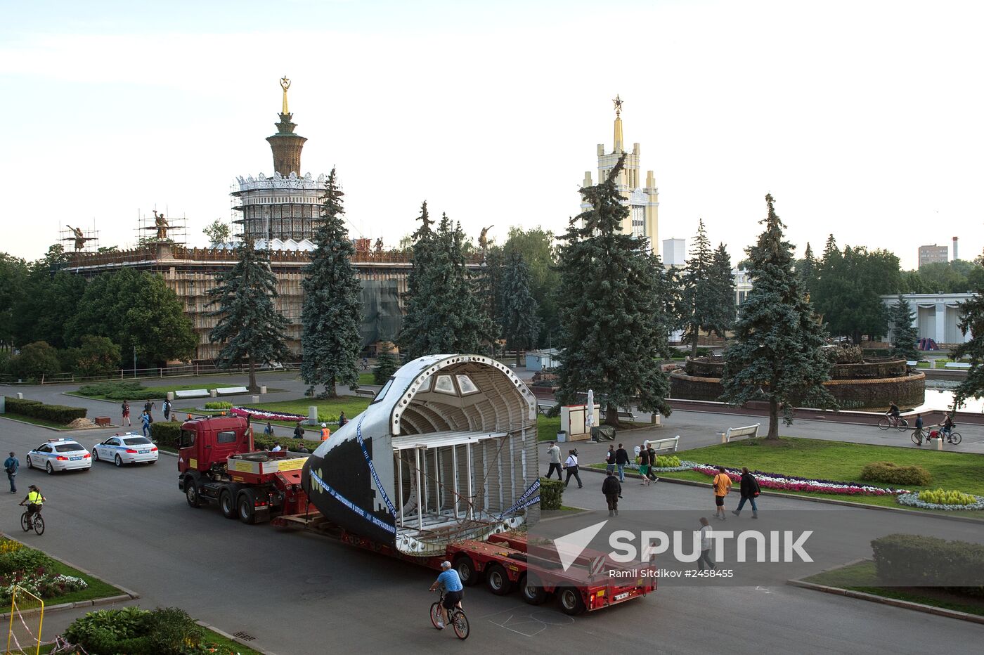 Buran spacecraft model transported to VDNKh
