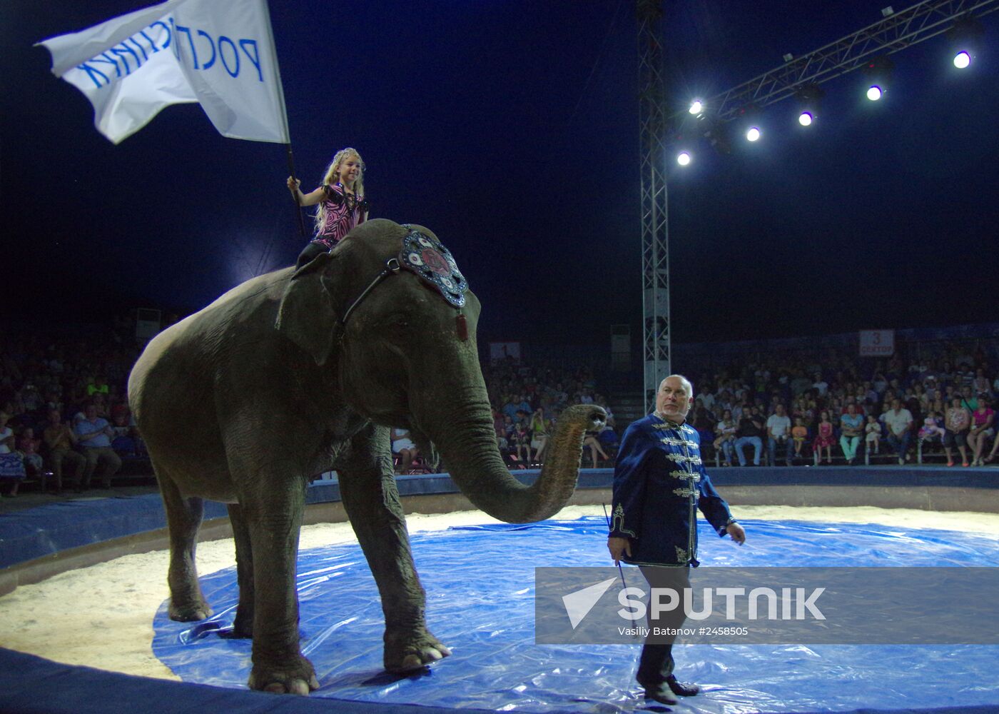 "Huge Animals Circus" in Sevastopol