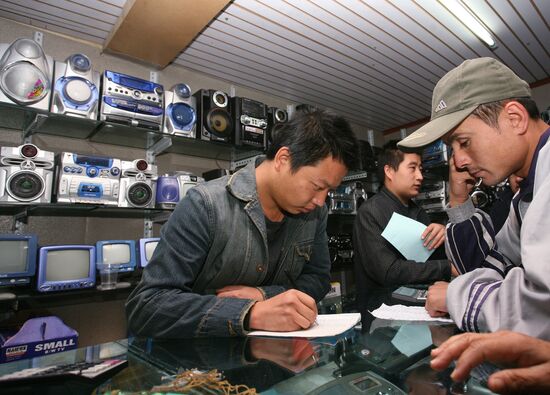 Kara-Suu wholesale market in Kyrgyzstan