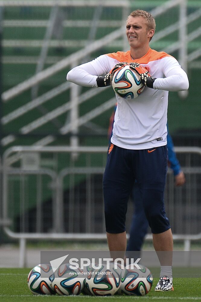 Football. FIFA World Cup. Dutch team training session