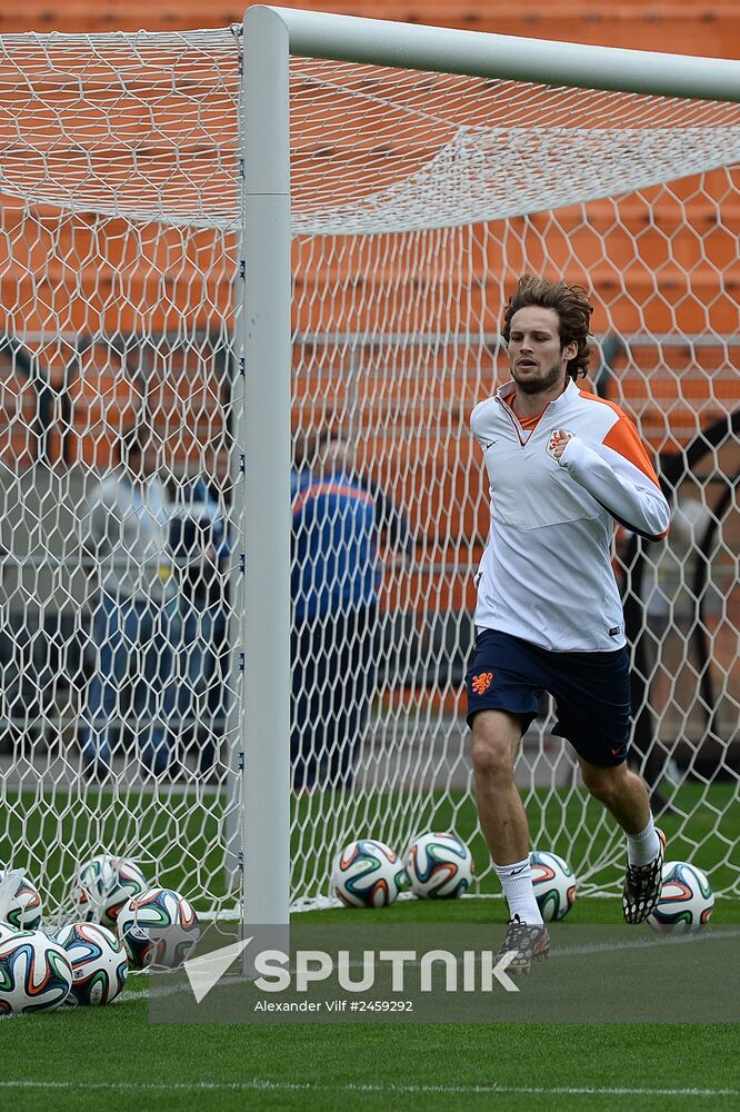 Football. FIFA World Cup. Dutch team training session