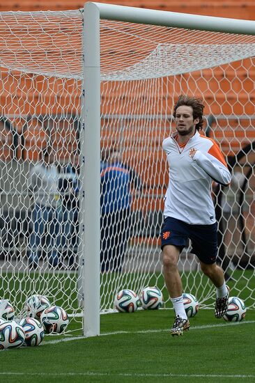 Football. FIFA World Cup. Dutch team training session