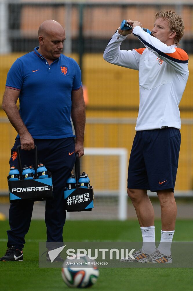 Football. FIFA World Cup. Dutch team training session