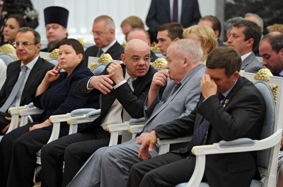Vladimir Putin meets with members of Civic Chamber