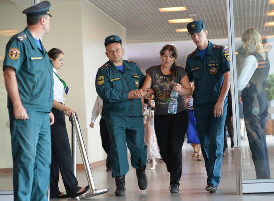 Ukrainian refugees arrive in Moscow aboard Russian Emergencies Ministry plane