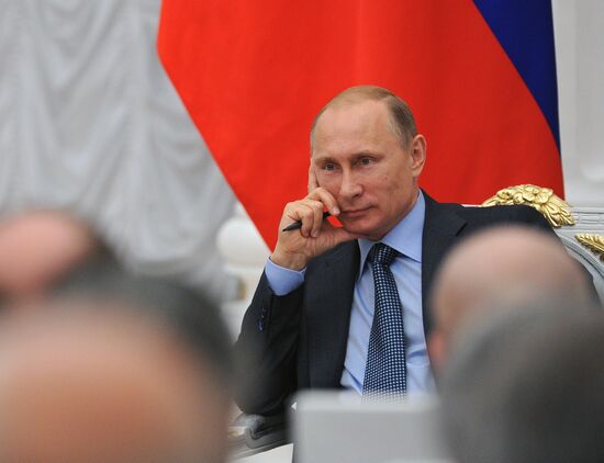 Vladimir Putin meets with Civic Chamber members