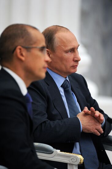 Vladimir Putin meets with Civil Chamber members