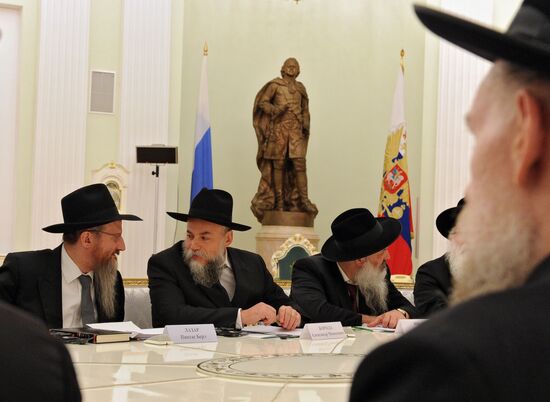 Vladimir Putin meets with delegation of rabbis from foreign countries